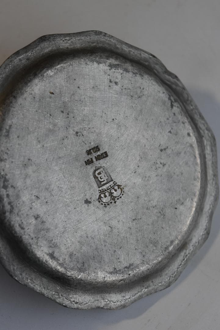 フランスアンティーク エタン ピューター 花リム小皿（10.5㎝）印有