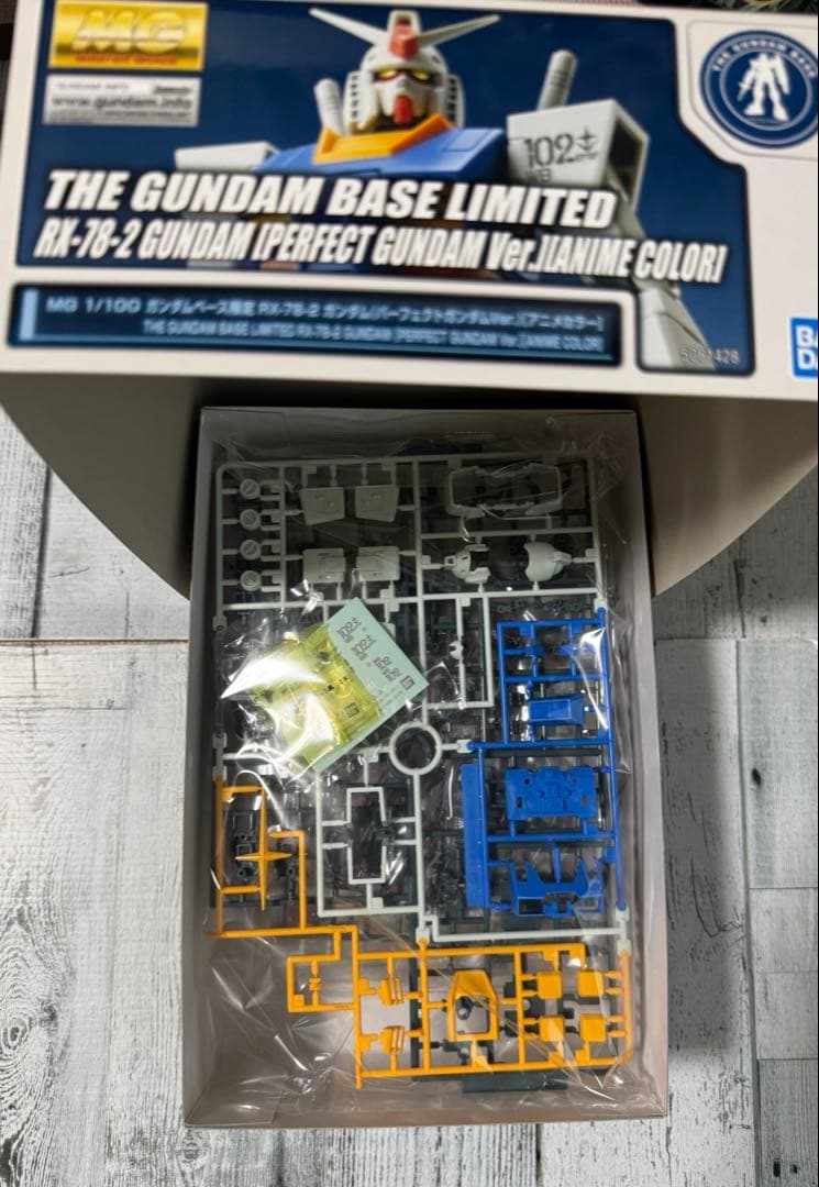 MG シャア専用ザク　ガンダムベース限定 RX-78-2ガンダム　アニメカラー