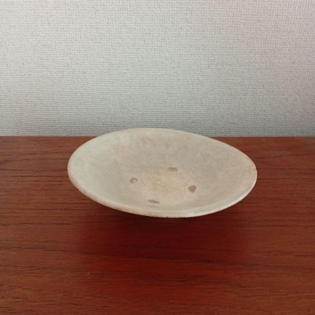 李朝　粉引　柔手　金海　平茶碗　（古唐津、李朝、高麗）