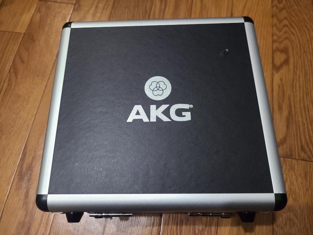 AKG P220 コンデンサーマイク 専用ケース付 ショックマウント付