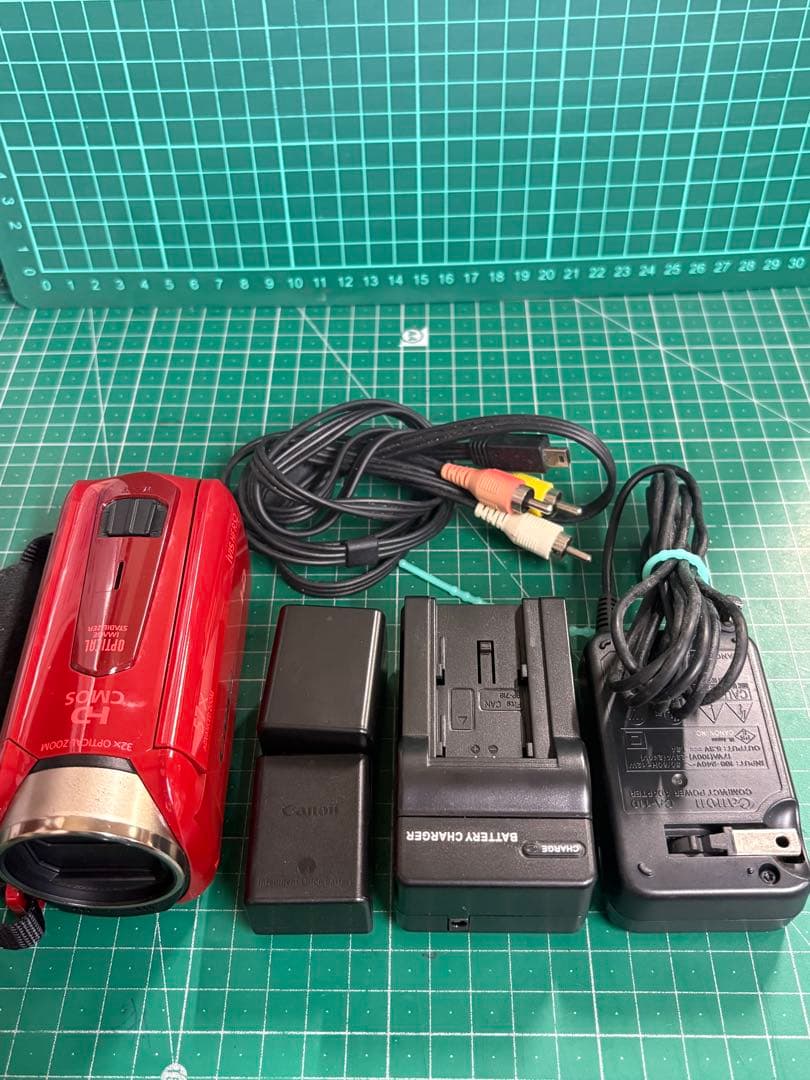 Canon ビデオカメラ　ivis HF R52 レッド