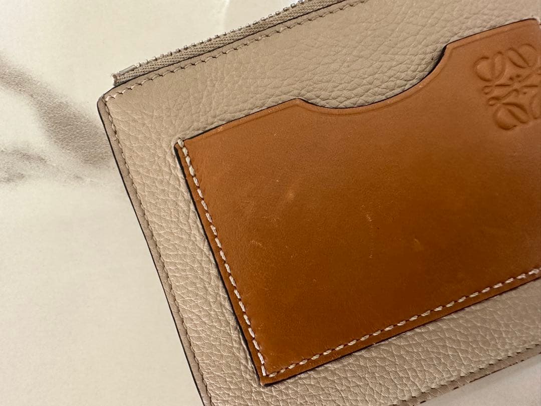 LOEWE ベージュ レザー ケース
