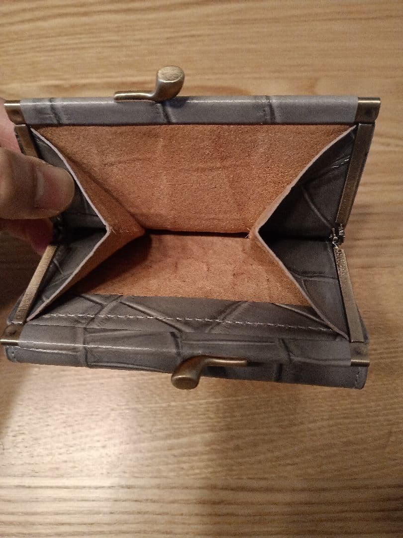 ILBISONTE 二つ折りがま口財布 ライトグレー