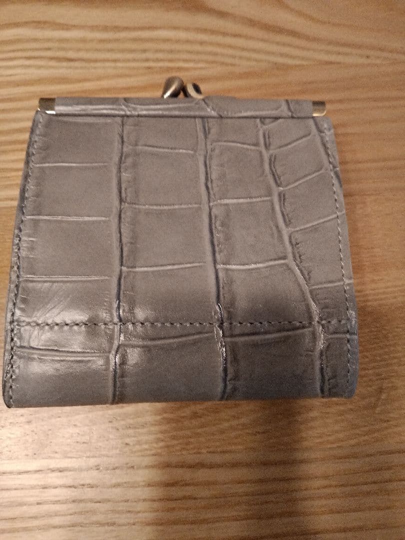 ILBISONTE 二つ折りがま口財布 ライトグレー