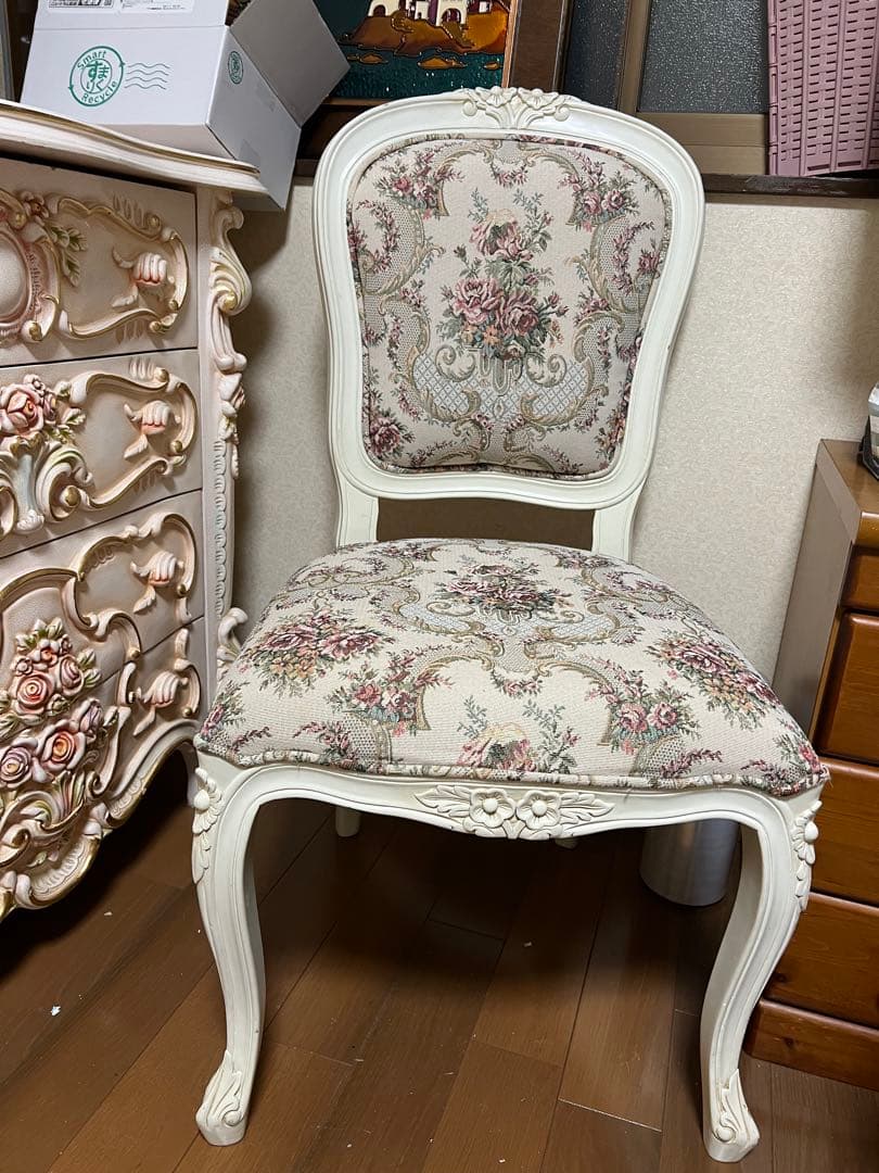 フラワーパターンの西洋家具セット 大阪市大正区で売ります