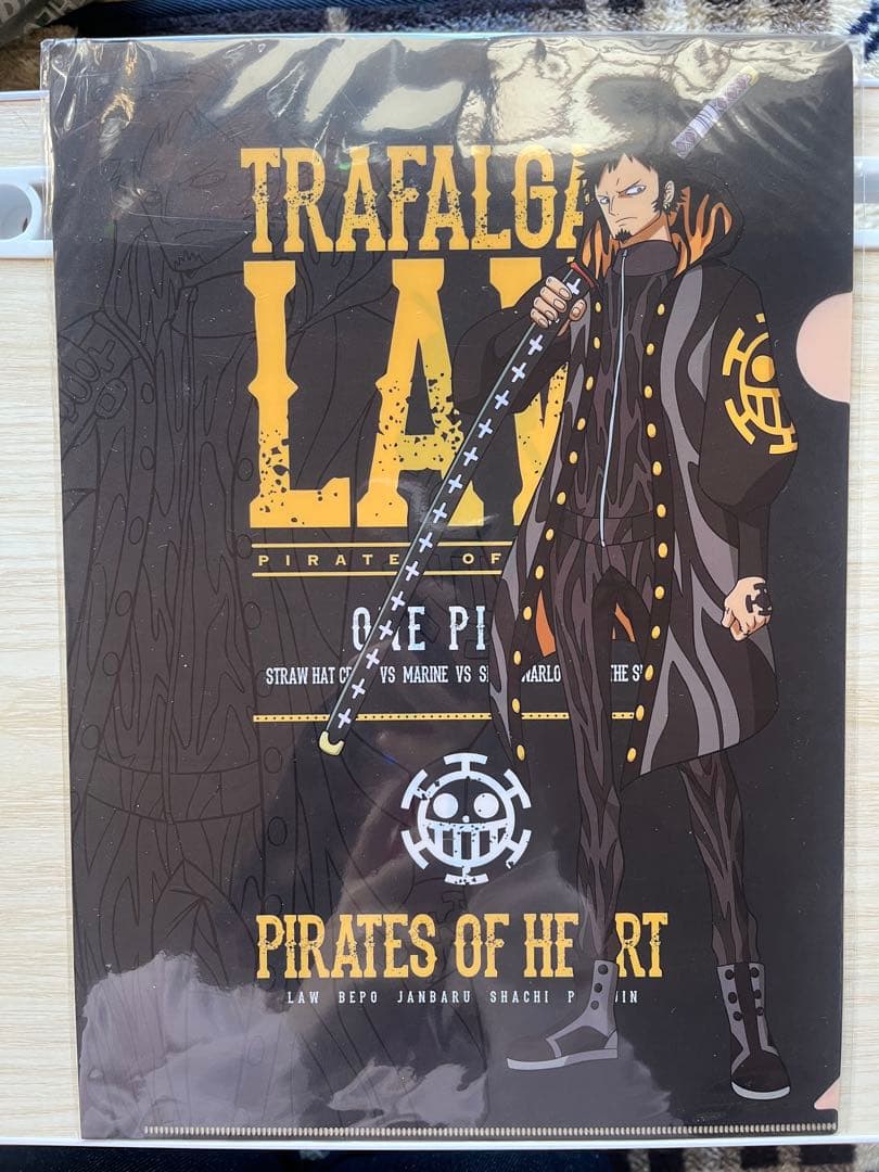 ワンピース トラファルガー・ロー クリアファイル - メルカリ