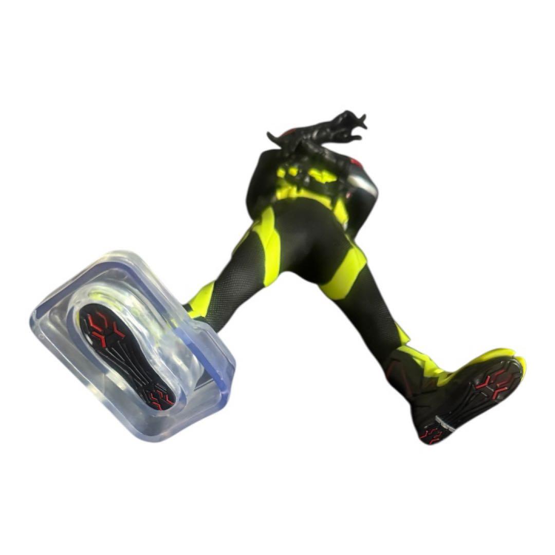 仮面ライダー ゼロワンフィギュア 黒と蛍光緑