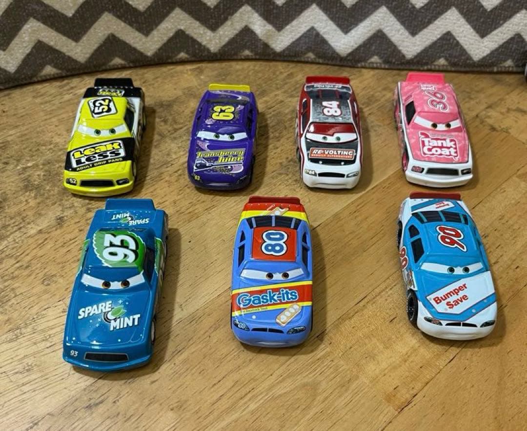 マテルカーズピストンカップレーサー34台［32台ラバータイヤ