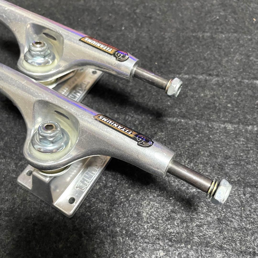 サンダートラック　スケートボード　スケボートラック　新品　チタニウム　149