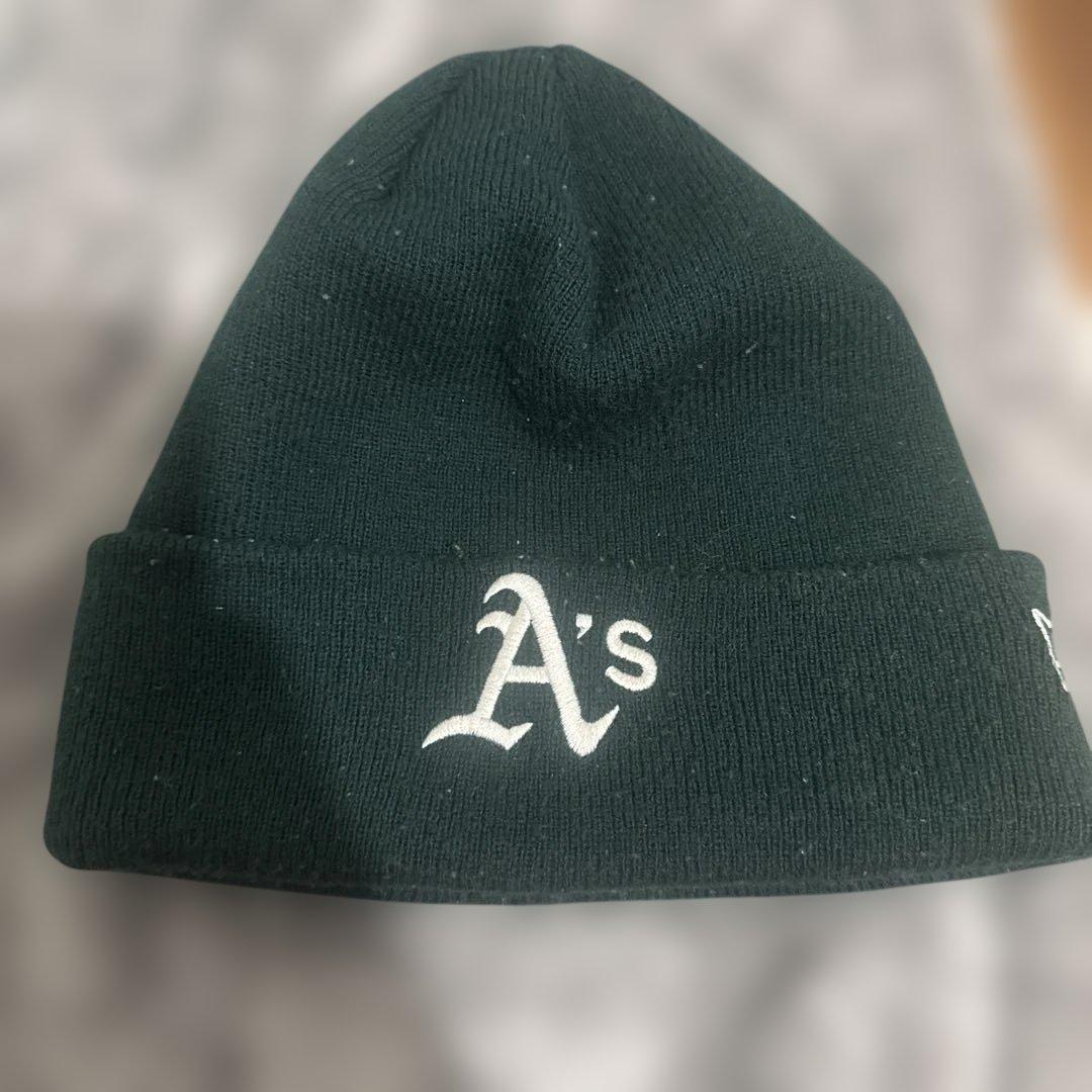 A's ロゴ刺繍 ニット帽 ダークグリーン - メルカリ