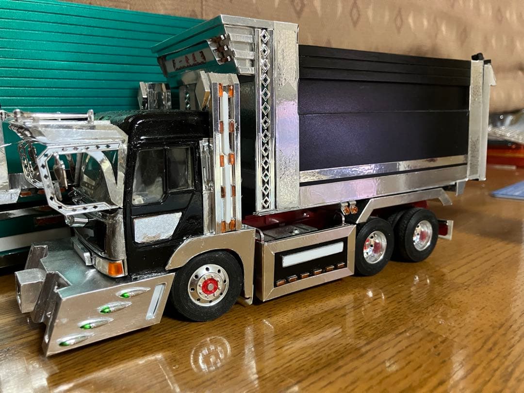 アオシマ　日野プロフィア　ダンプ　デコトラプラモデル