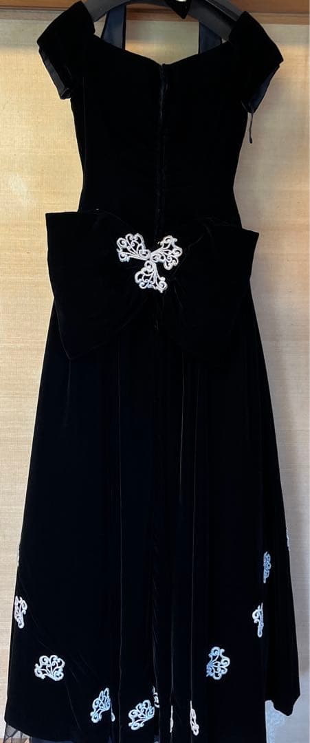 ウエディング カラ－ドレス　ベルベット黒