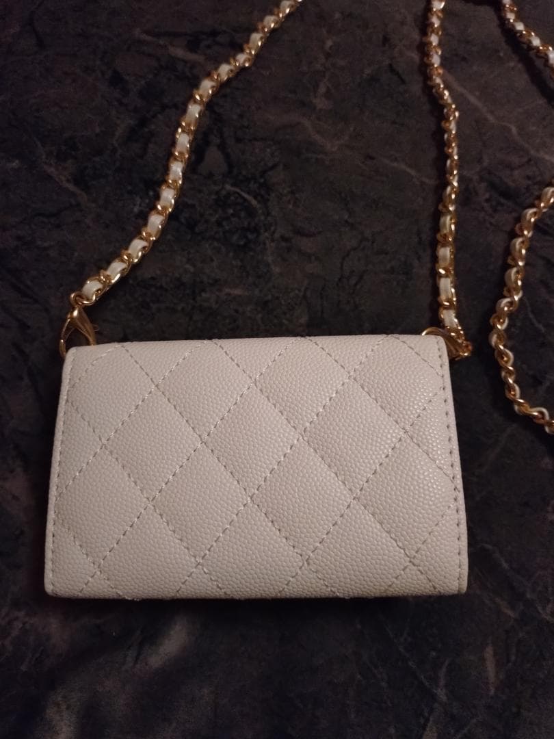 新品未使用　CHANEL 白キルティング ケース　チェーン付き　ノベルティ