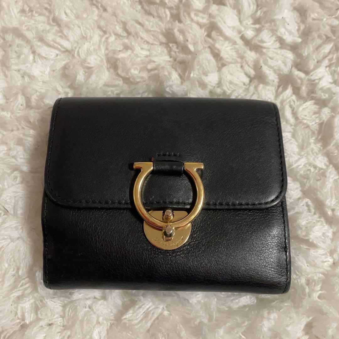 サルヴァトーレフェラガモ 2つ折り財布 ガンチーニ 金具 レザー ブラック