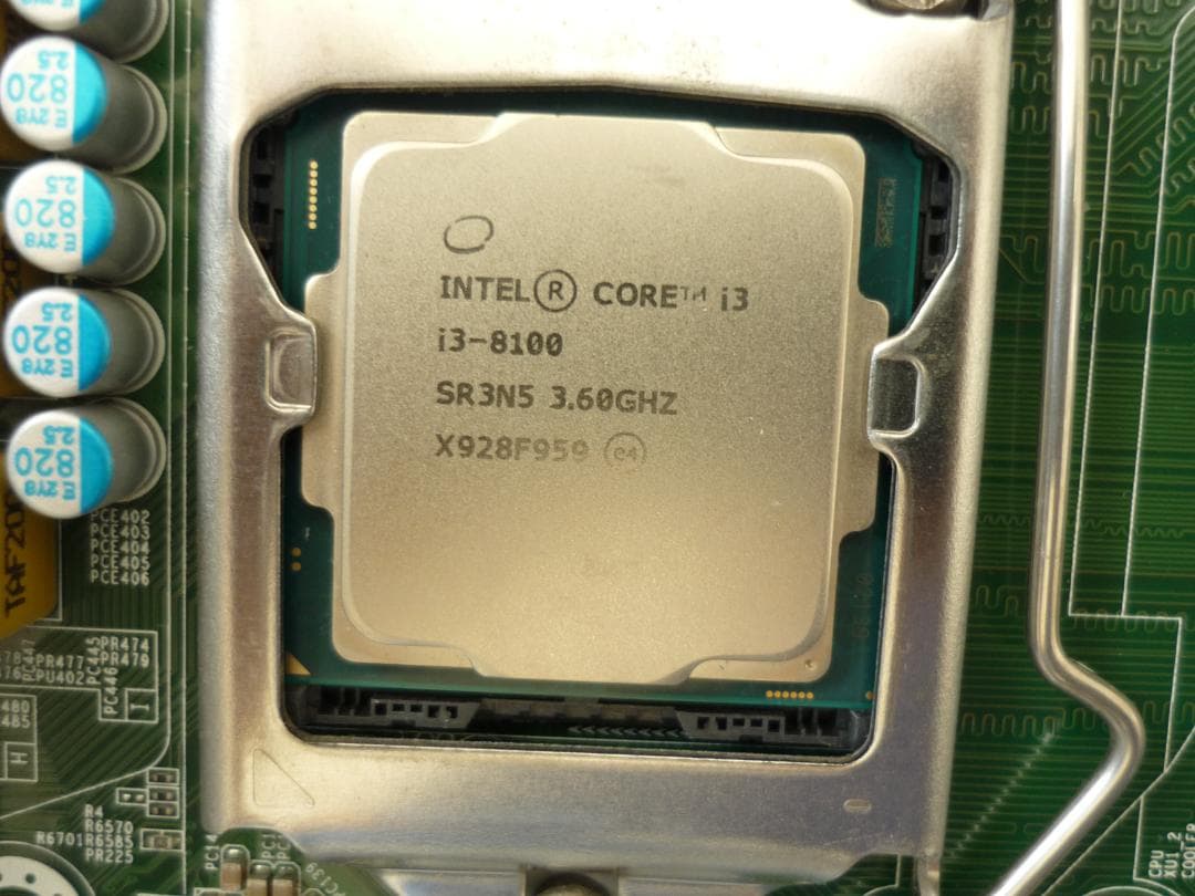 DELLOptiPlex3060 第8世代i3-8100 メモリなし/HDDなし - メルカリ