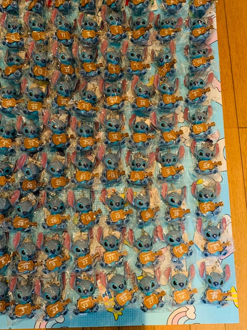 ディズニー　スティッチ キーホルダーギターver 大量　90個　未使用