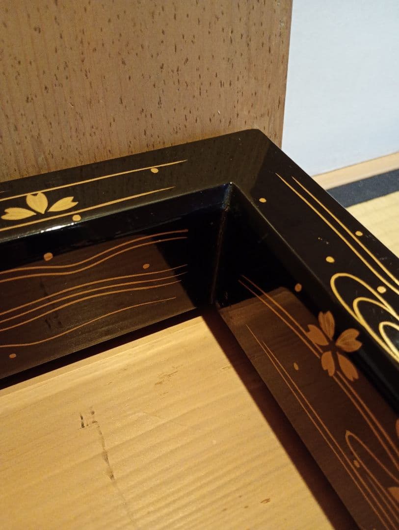 【茶道具】花筏蒔絵炉縁　塗師月峰作　炉縁114