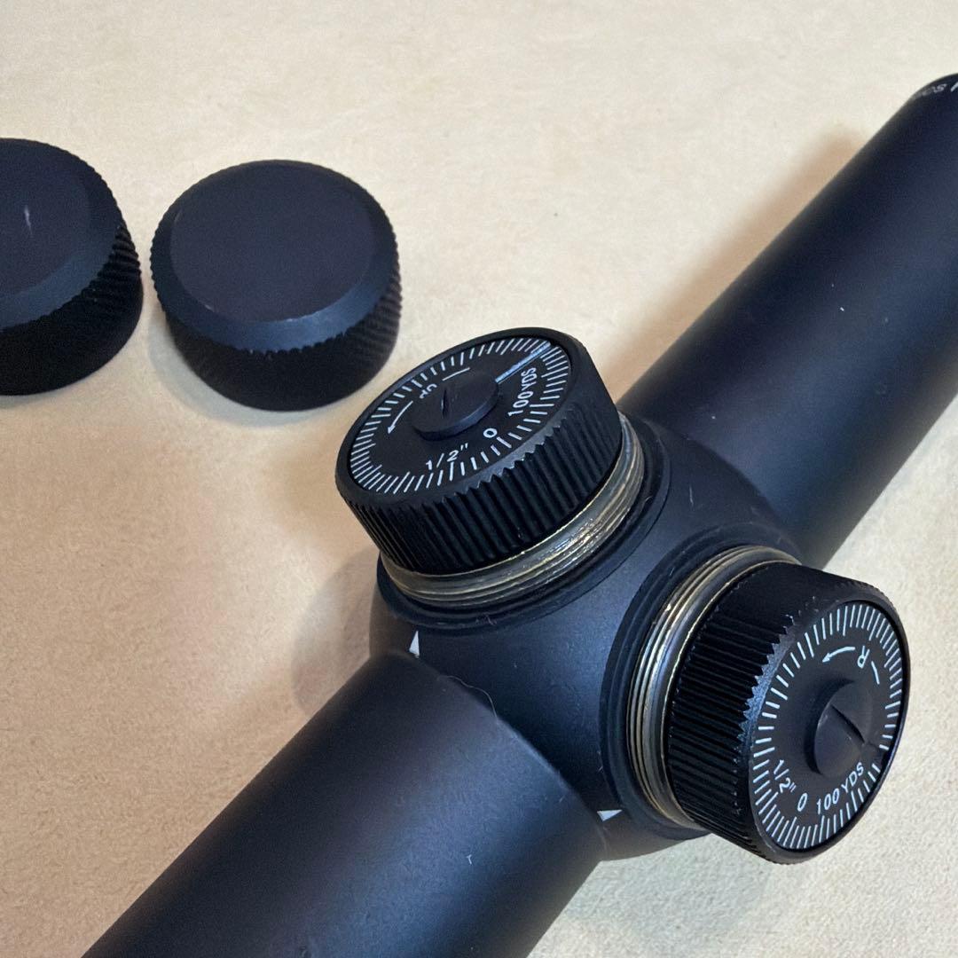 Vector OpticsフォレスターJr. 1-4x24箱付き