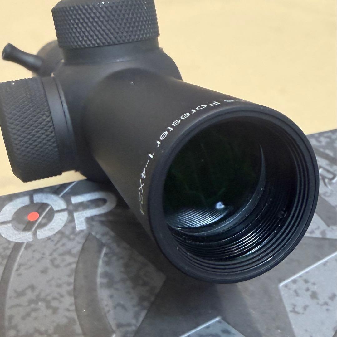 Vector OpticsフォレスターJr. 1-4x24箱付き