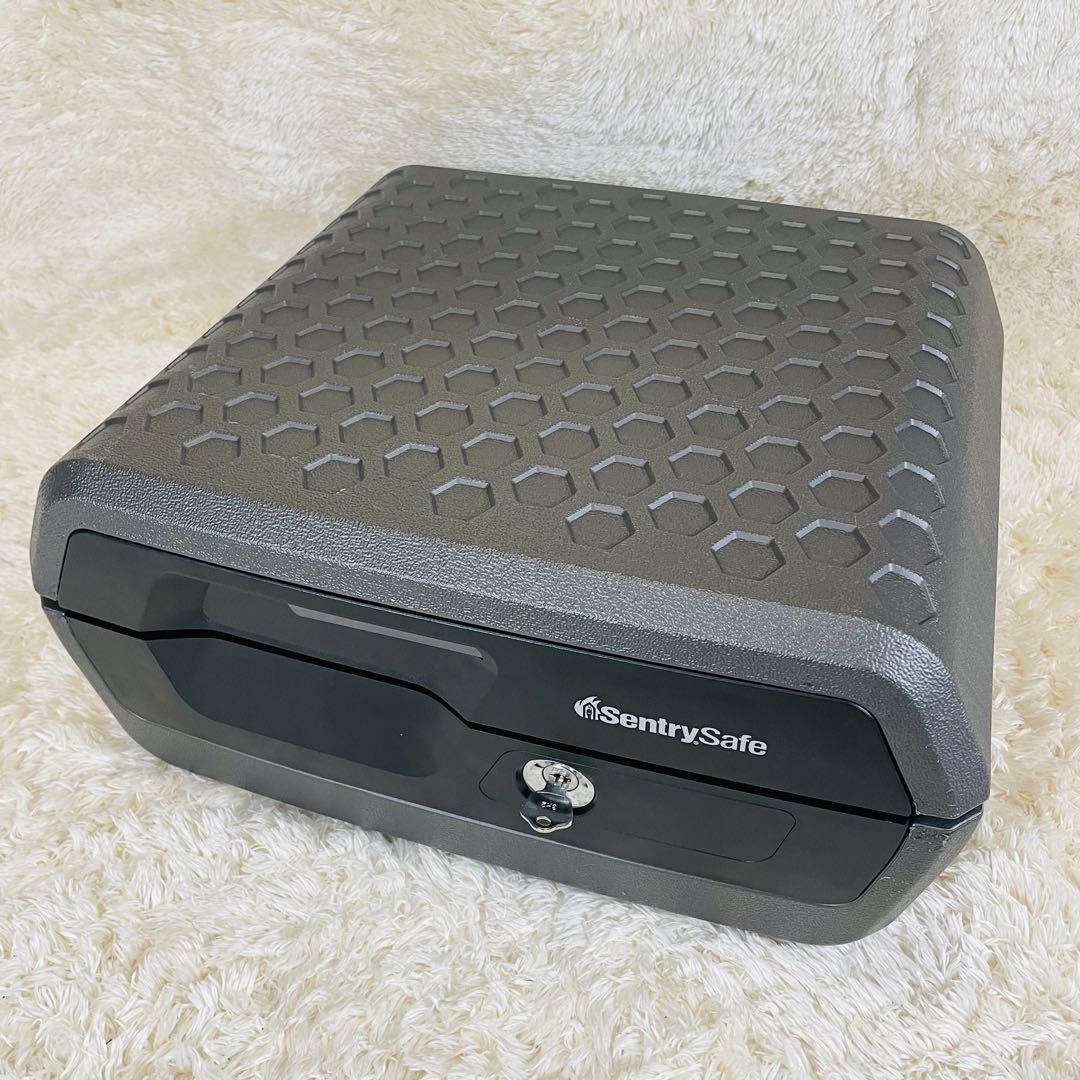 SentrySafe 耐火 防水 ポータブル金庫 フラットキー CWシリーズ 黒