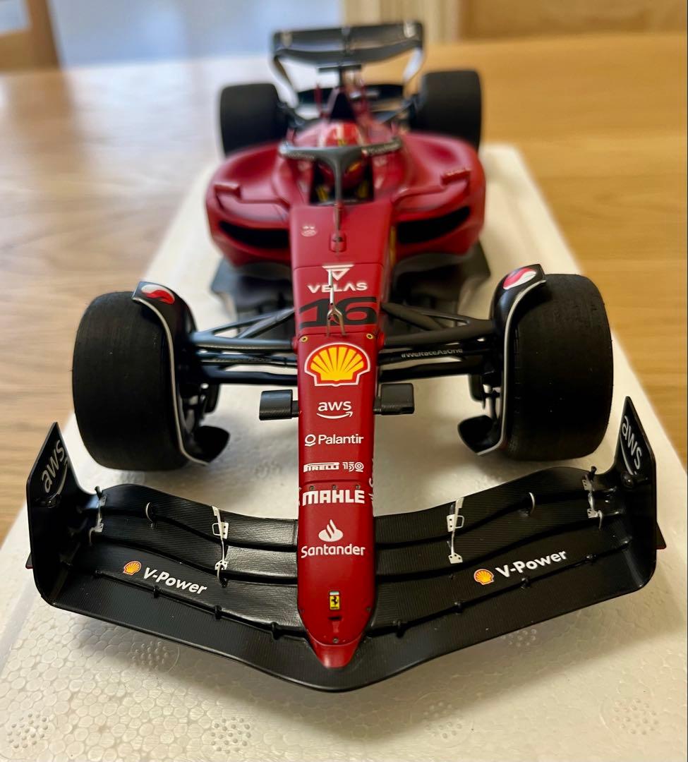 C.ルクレール フェラーリF1-75 1/18、アルファロメオ1/2ヘルメット