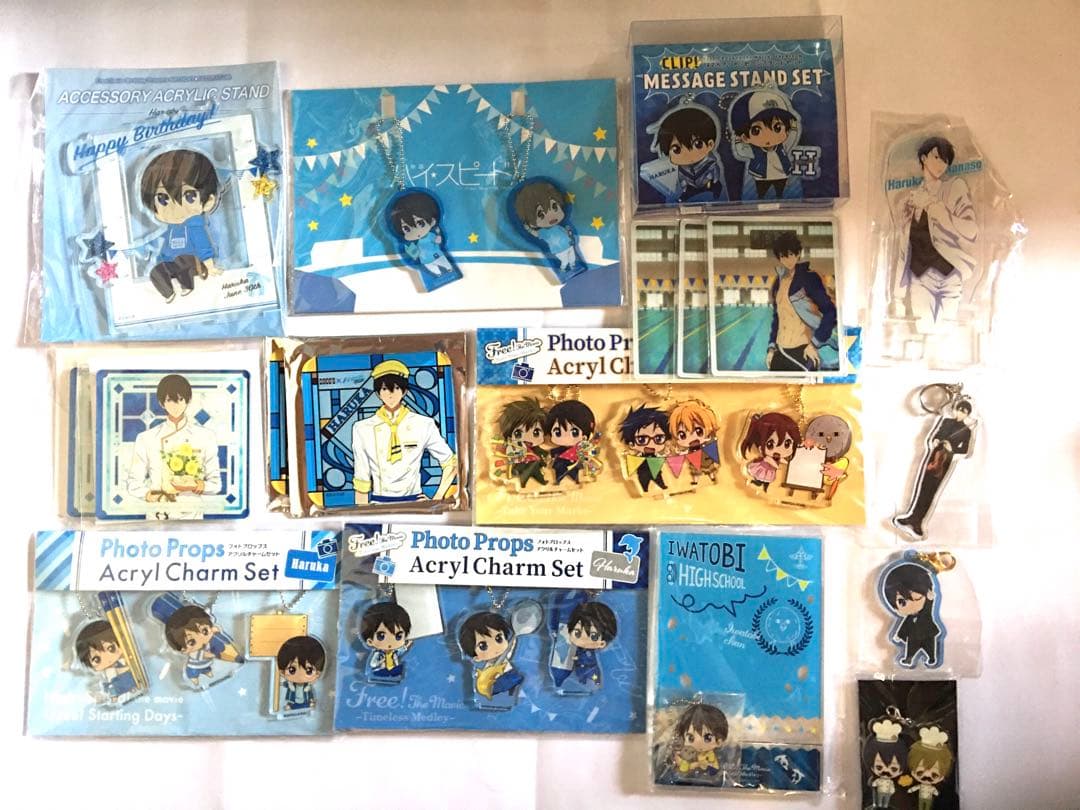 Free! 七瀬遙　グッズまとめ売り　缶バッジ　アクスタ　タペストリー等