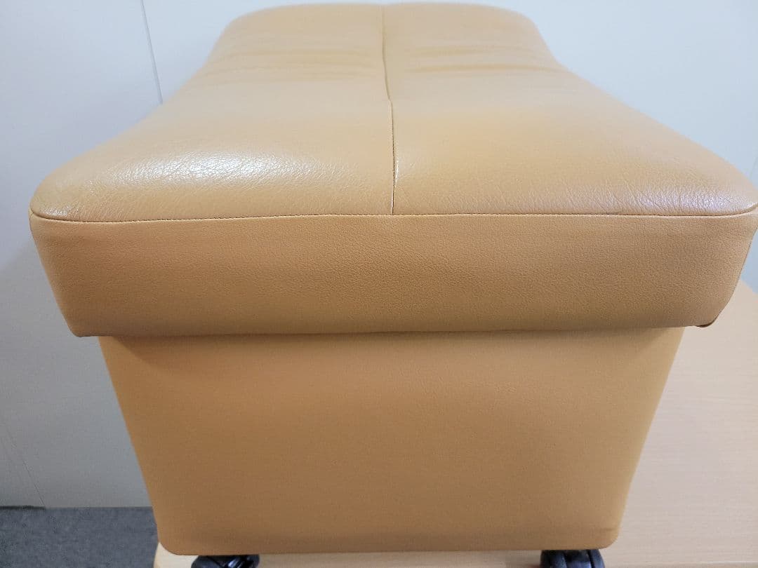 Karimoku 本革 ベージュ オットマン キャスター付き スツール