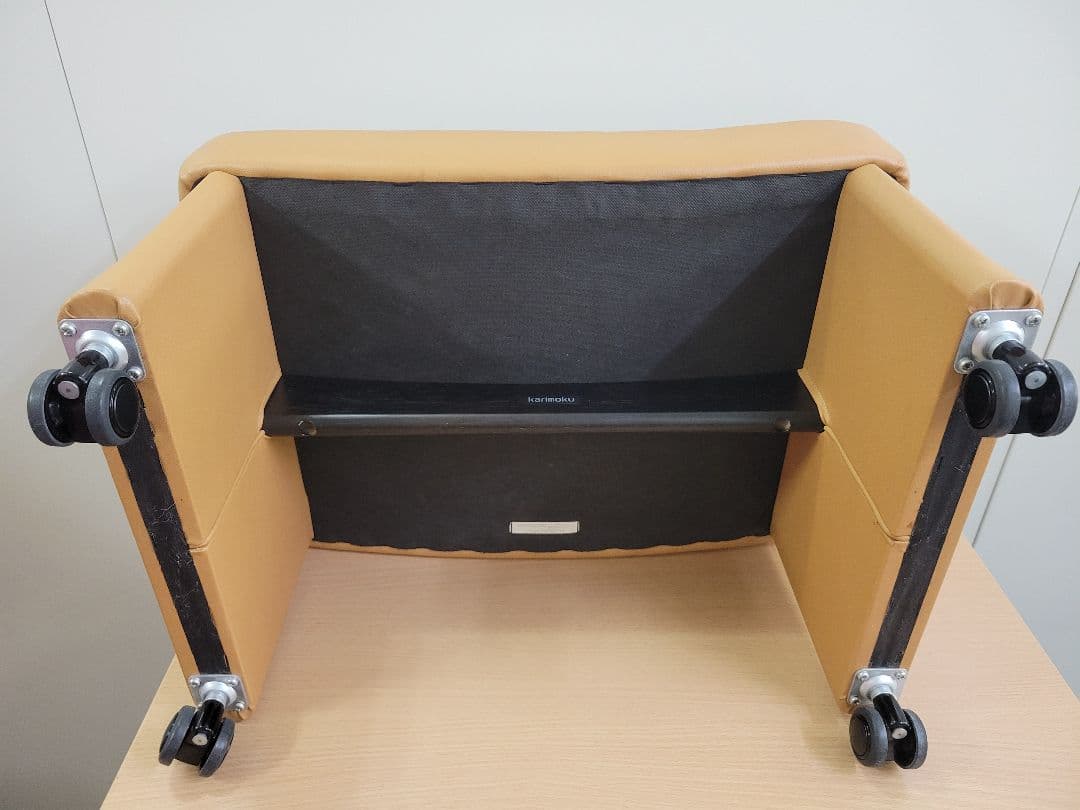 Karimoku 本革 ベージュ オットマン キャスター付き スツール