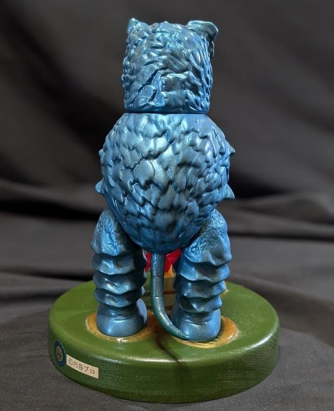 東京タワーガラモン青「ウルトラQ」登場怪獣（M1号）台座付ソフビ