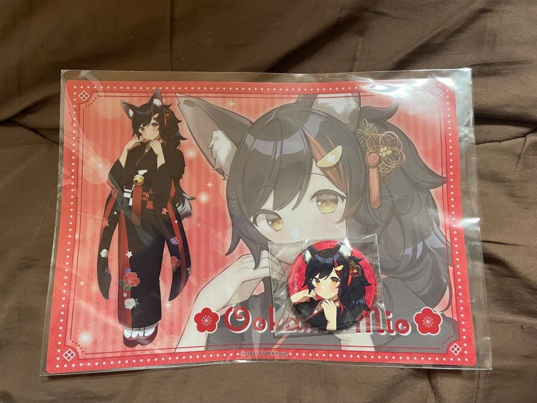 ホロライブ おせち 大神ミオ 缶バッジ＆クリアランチョンマット - メルカリ