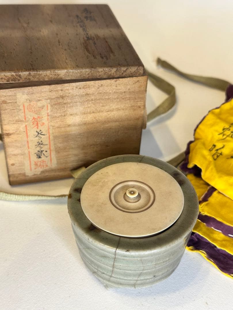 最終価格！青磁筋　三足香炉　共箱　古共布付　時代物　古美術　骨董品