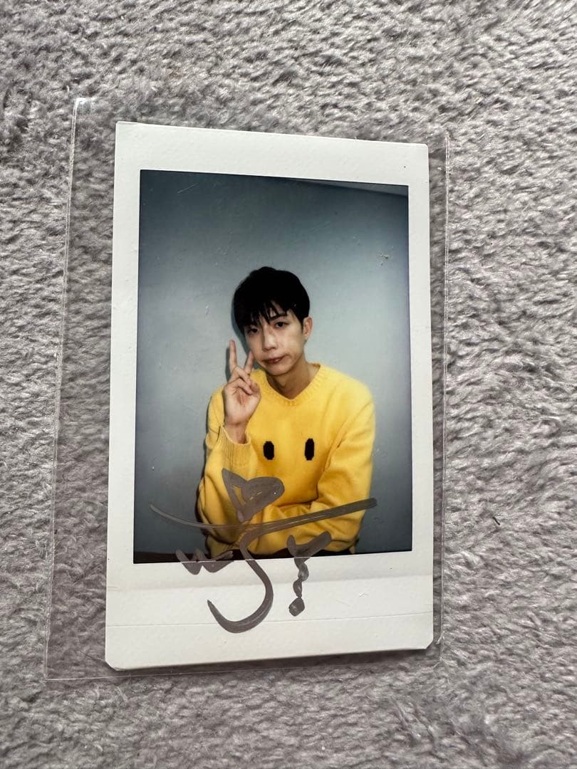 2PMウヨン サイン入りチェキ② - メルカリ