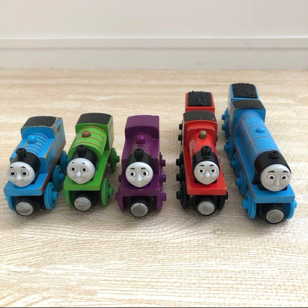 【期間限定値下げ】木製トーマスシリーズ☆仲間たち17体セット！