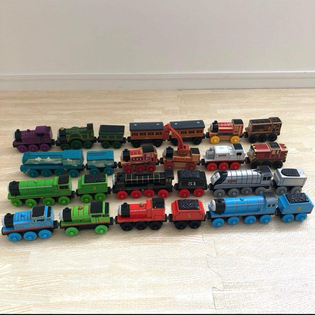 【期間限定値下げ】木製トーマスシリーズ☆仲間たち17体セット！