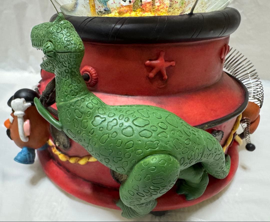 トイストーリー2 赤ランタン ライトアップ オルゴール付き スノーグローブ