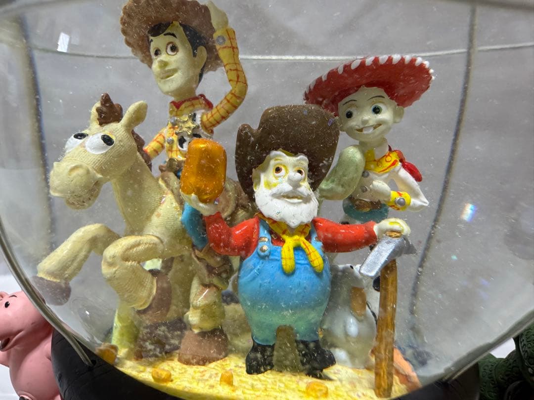 トイストーリー2 赤ランタン ライトアップ オルゴール付き スノーグローブ