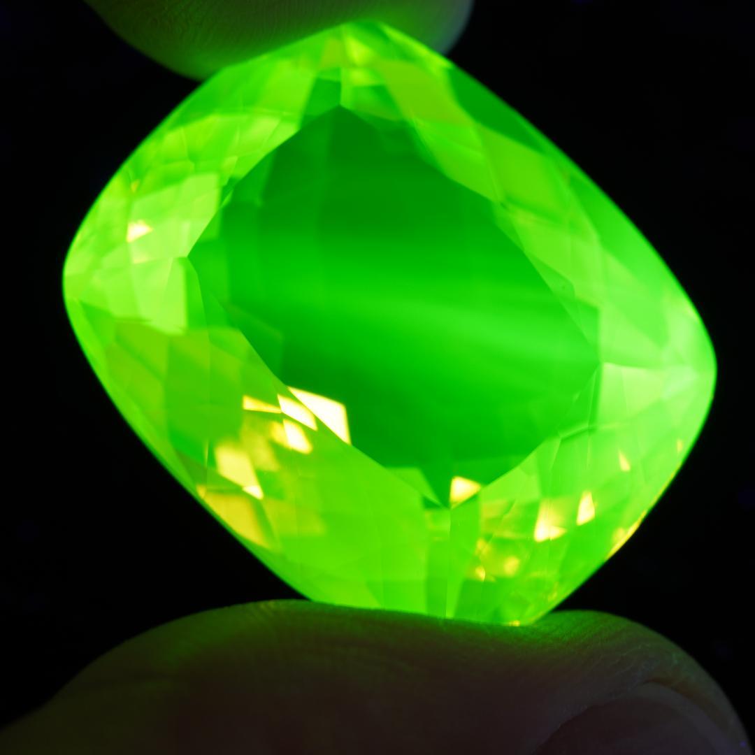 60.00ct 大粒 ウランガラス ルース チェコ製