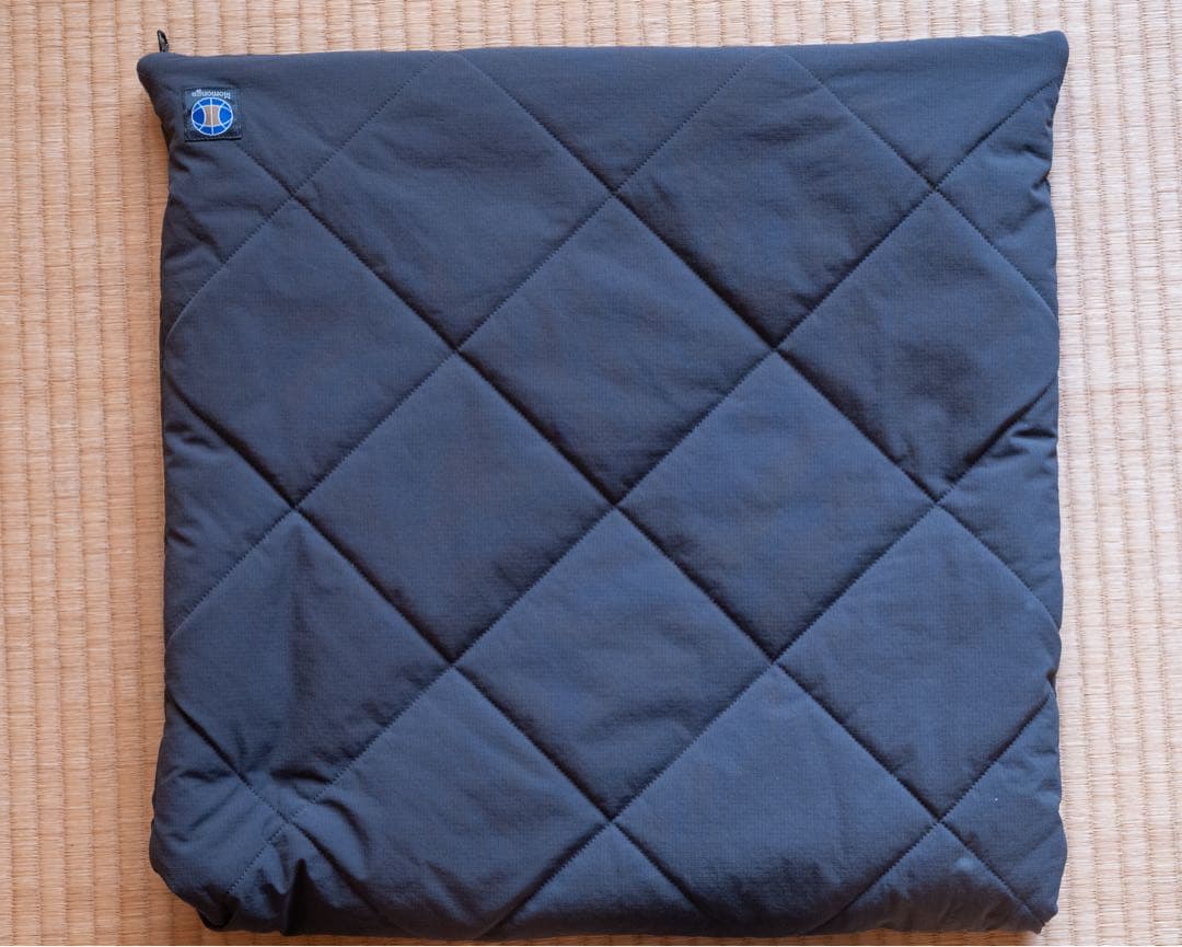 着る寝袋「モモンガ」エクストラ｜チャコール｜Mサイズ｜2024年モデル