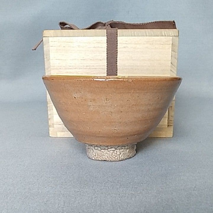 唐津焼 西岡小十 氏作 唐津井戸茶碗 未使用 合わせ箱付