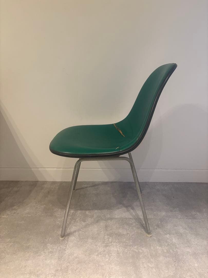 Herman Miller ヴィンテージ ファイバー グリーン 割れエンボス ②