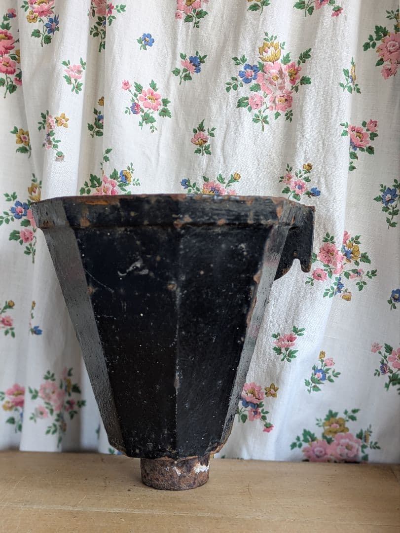 イギリス アンティーク 鉄製 プランター 壁掛け植木鉢 ドレインホッパー 黒