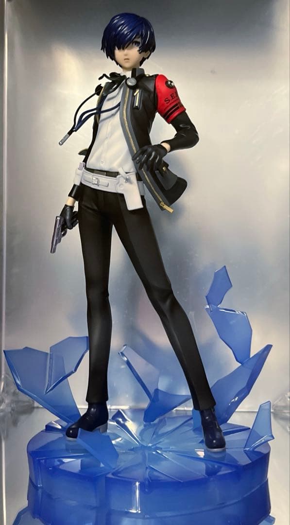 ペルソナ3リロード P3R 主人公 フィギュア　B2タペストリー付き ペルソナ3 リロード』主人公がフィギュア化。凛々しい表情で召喚器を
