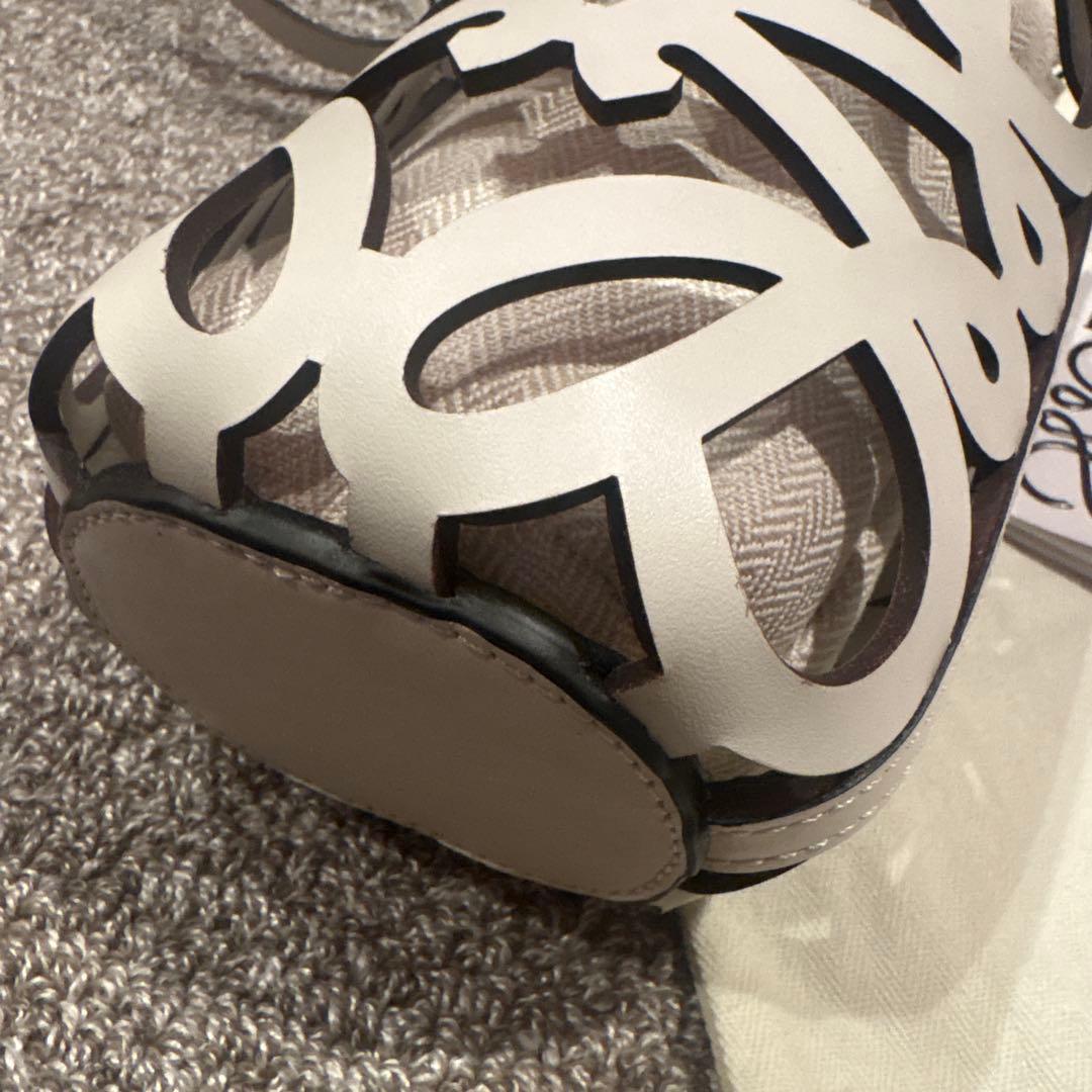 LOEWE ホワイト ショルダーバッグ