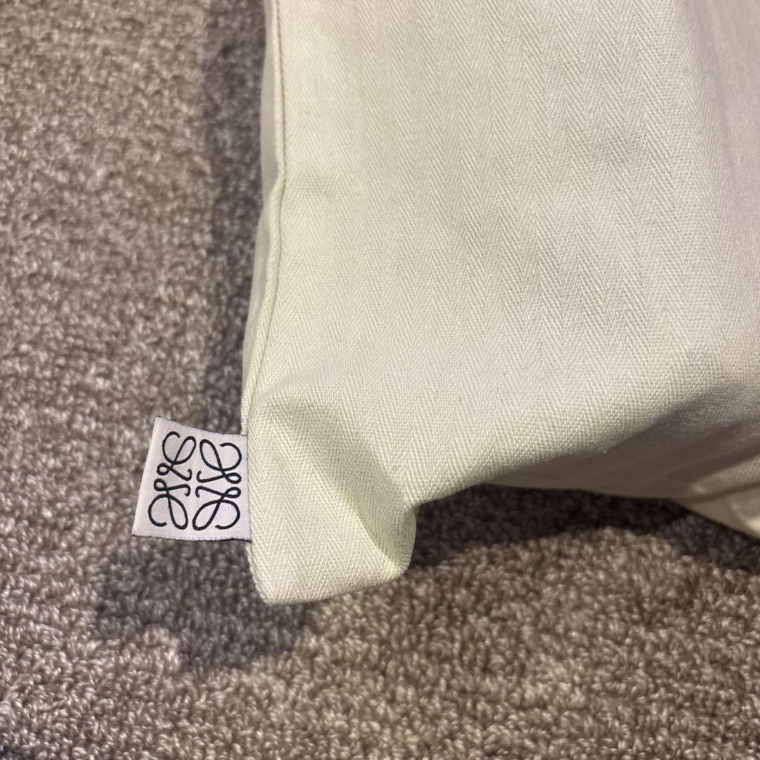 LOEWE ホワイト ショルダーバッグ