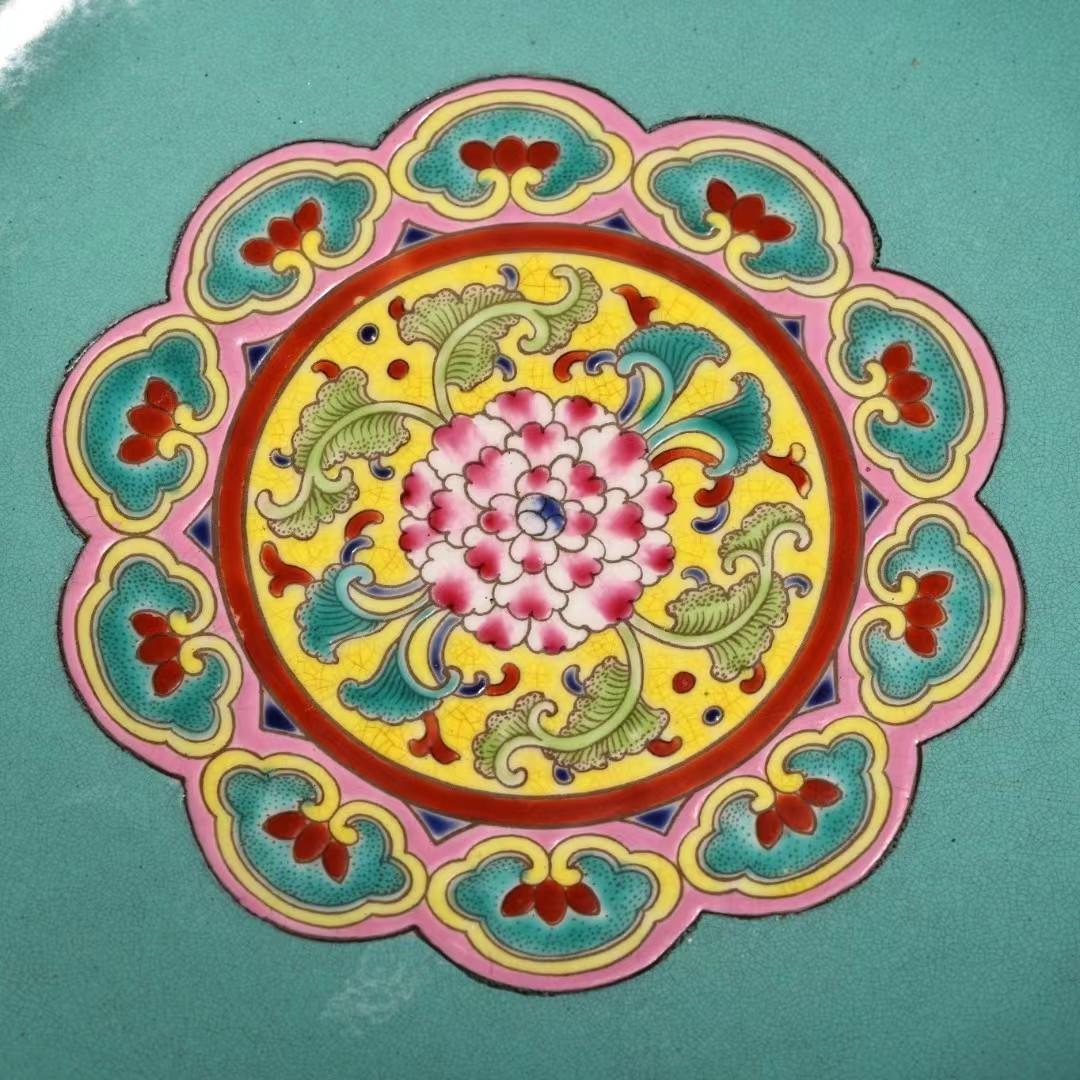 中国古美術・旧蔵珐琅彩粉彩陶磁器の皿・瑞獣中皿・