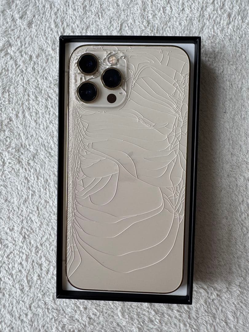 12/31まで】iPhone 12 Pro max 背面割れ、カメラ傷あり