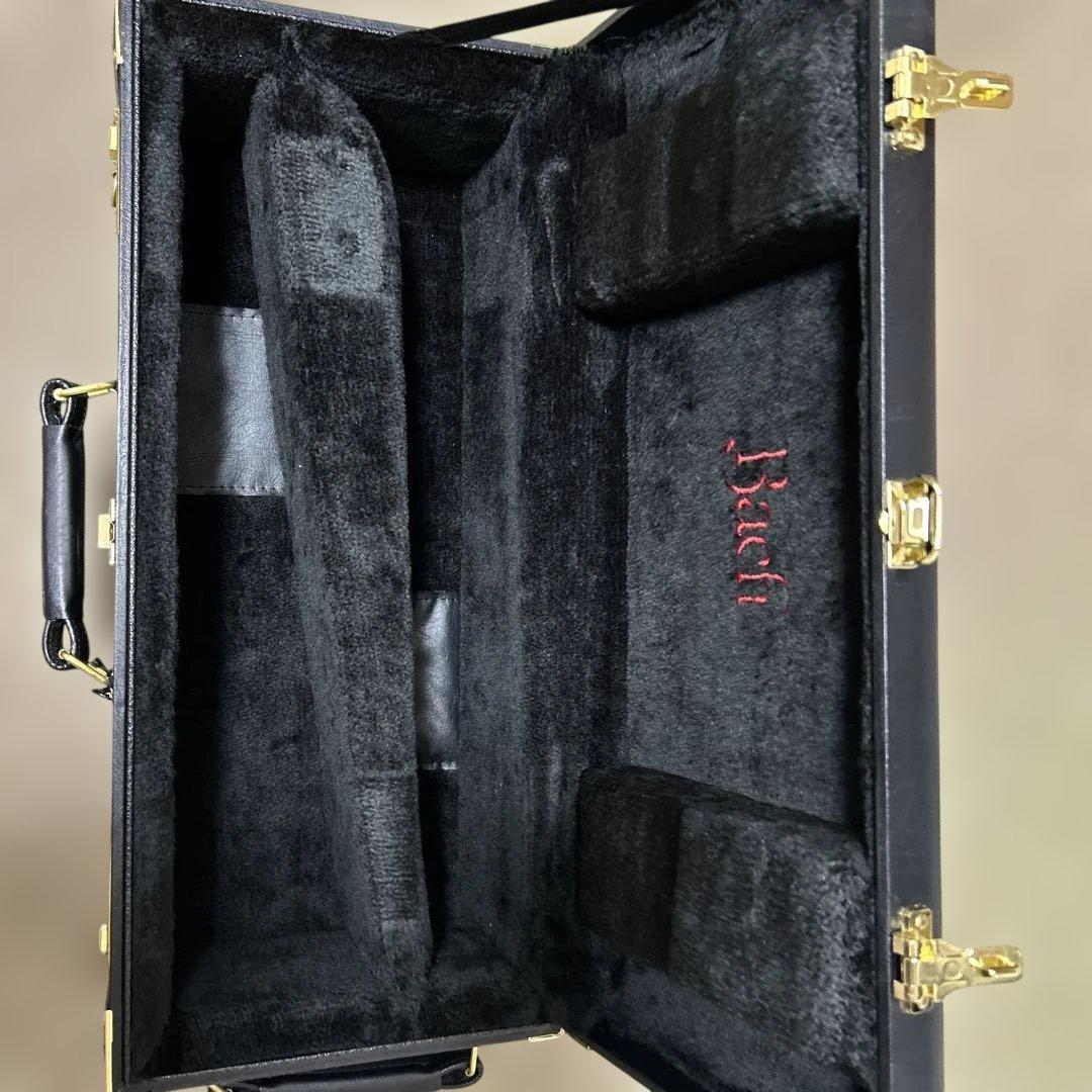 Bach トランペットケース 黒 　ショルダーストラップなし