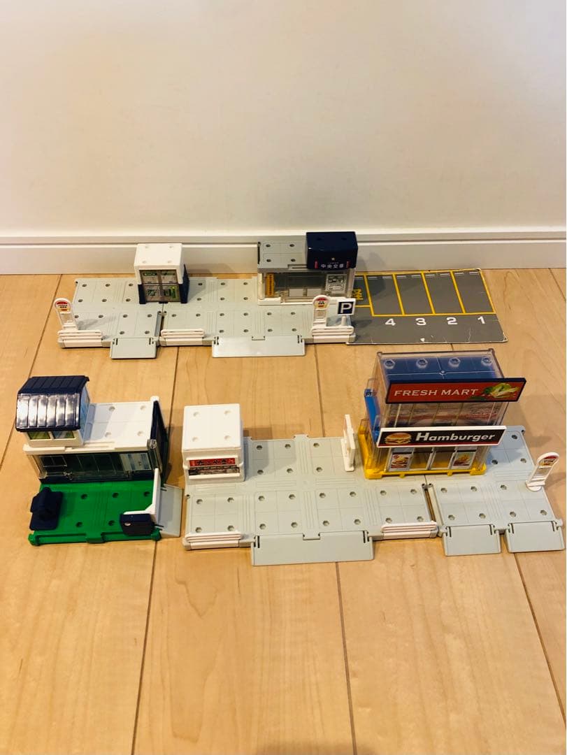 トミカ　パーキング・高速道路・ビルドシティ等色々セット