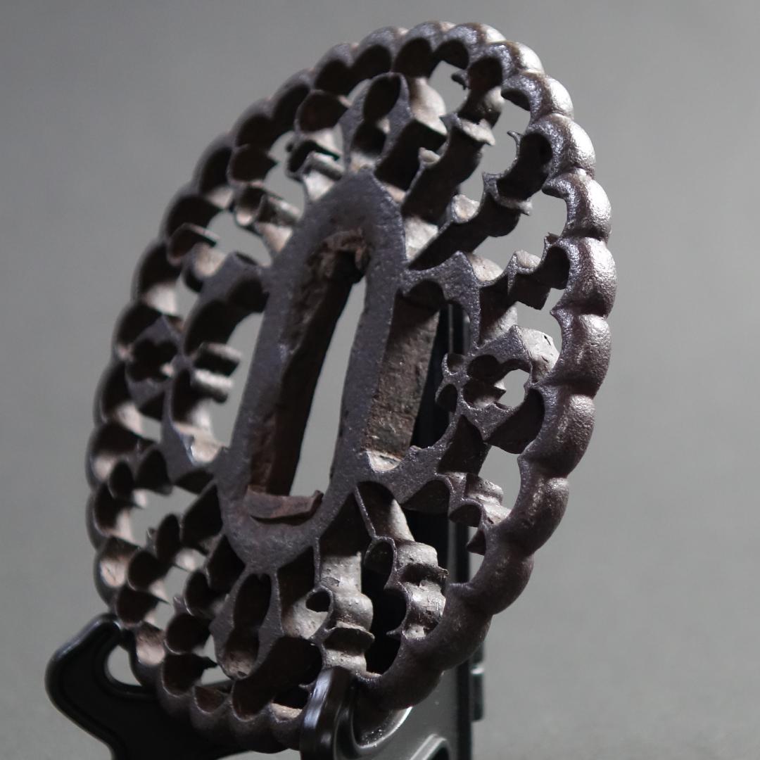 【 京透 抱茗荷雁金透鍔 】(鍔箱・布団付き) 鍔 鐔 刀装具 武具 骨董