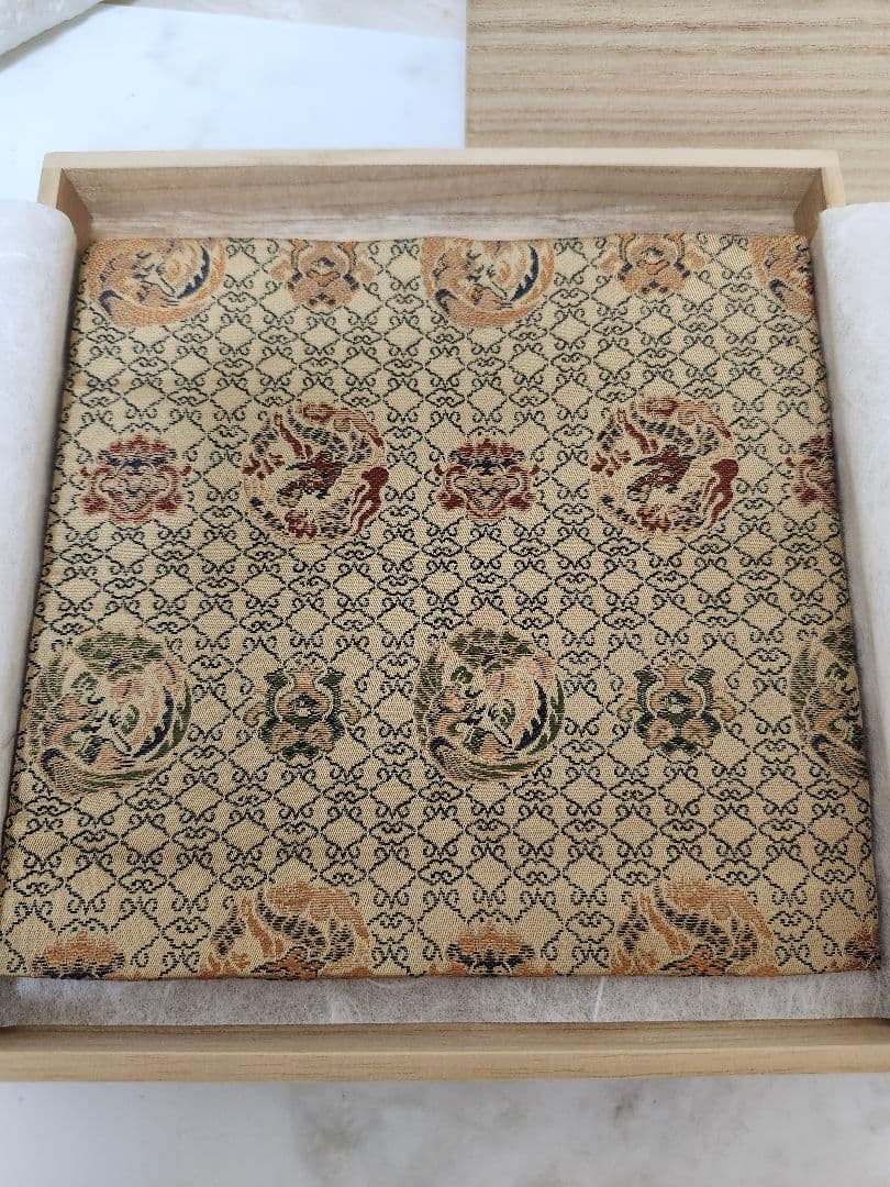 井伊家伝来 龍花模様 帛紗 雲菱格子龍鳳文 茶道 ストア 共箱